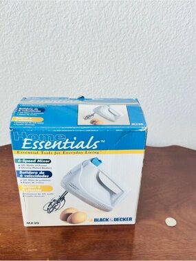 Black & Decker White and Blue 6-Speed Hand Mixer (Boxed)